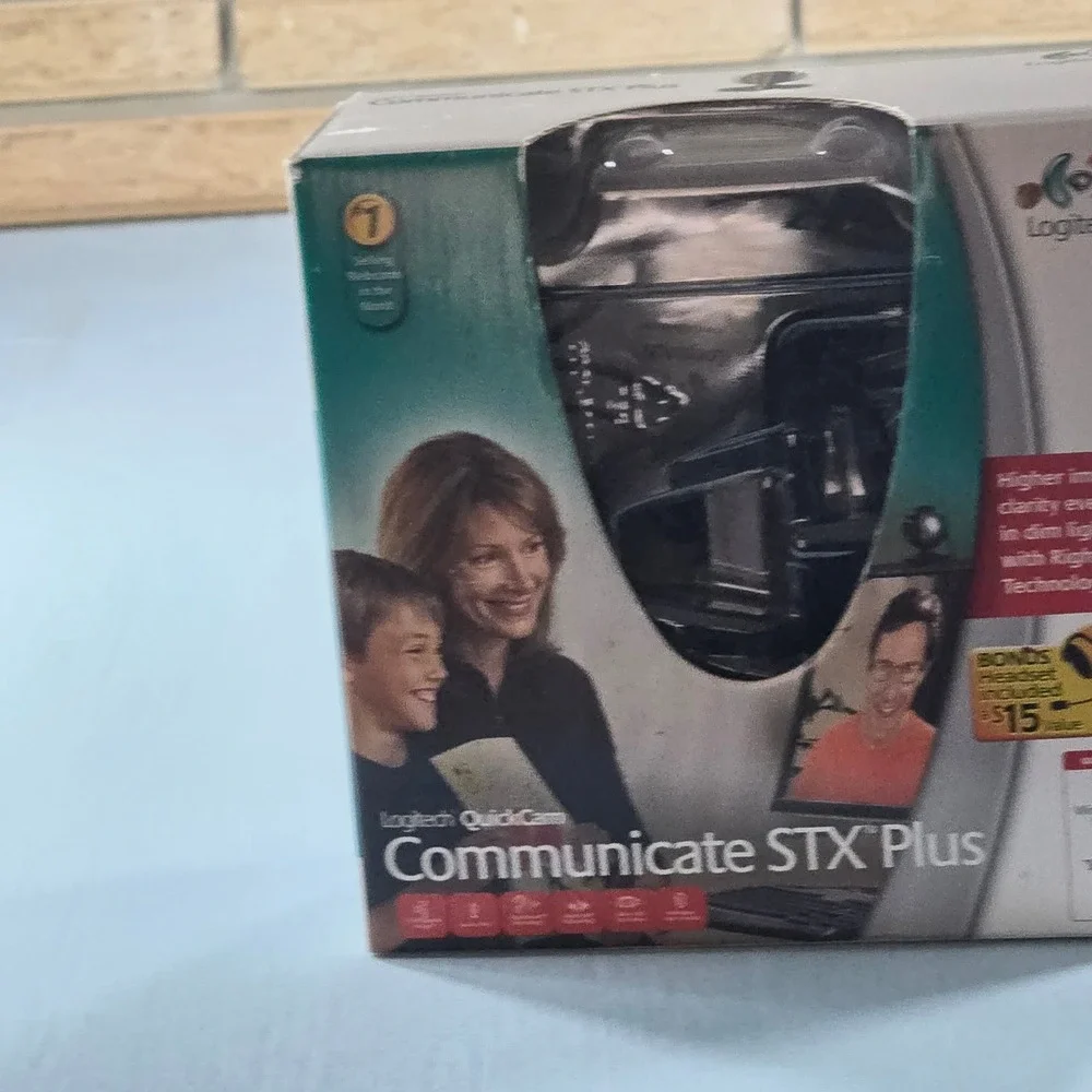 Logitech QuickCam Communicate STX Plus Webcam with Headset RightLight VGA USB